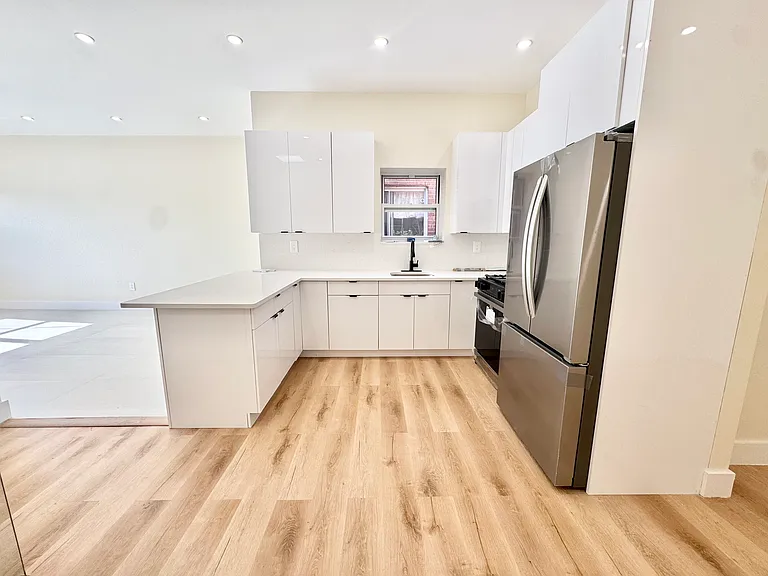 2465 E 1st St #3T — Photo 1