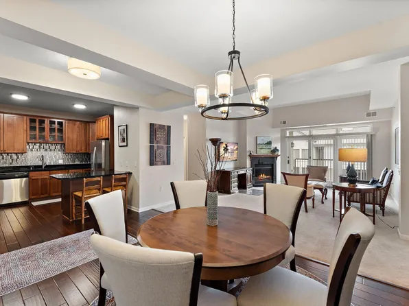 5250 Grandview Sq APT 2406, Edina, MN 55436