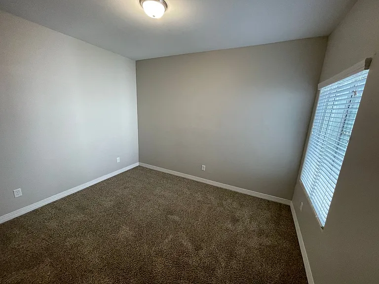 344 E Orchid St — Photo 9