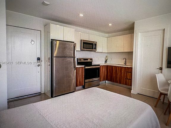 3rd image of 924 Marseille Dr #244