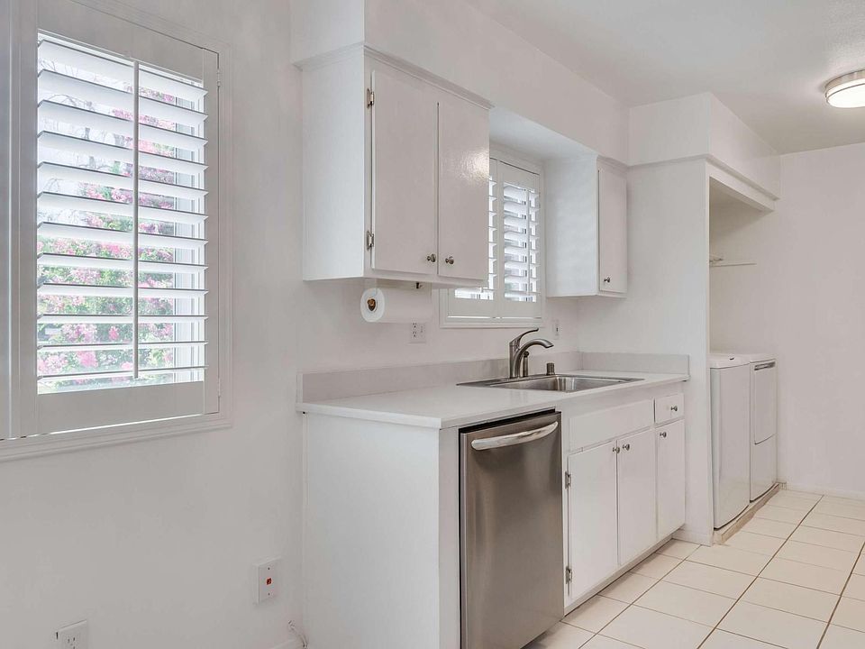 1st image of 4230 Whitsett Ave Unit 11