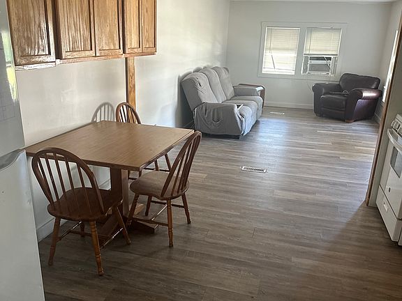 4th image of 300 N Walnut St