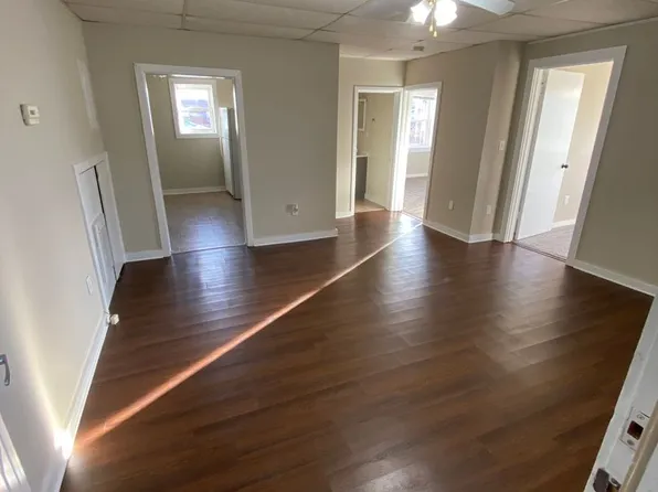113 N Roche St, 113 N Roche St Unit 2, Knoxville, IA 50138
