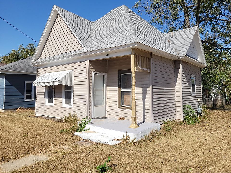 1st image of 319 2nd St NE