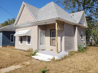 319 2nd St NE, Oelwein, IA 50662