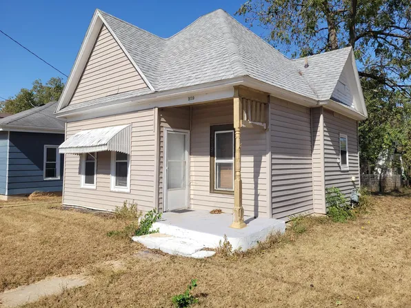 319 2nd St NE, Oelwein, IA 50662