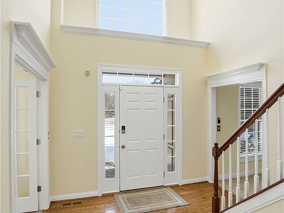 3rd image of 5747 Richmond Park Dr