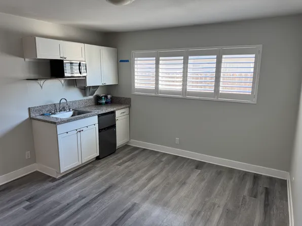 8542 Hollister St, Ventura, CA 93004