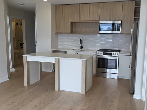 255 W Falls Station Blvd #804, Falls Church, VA 22046