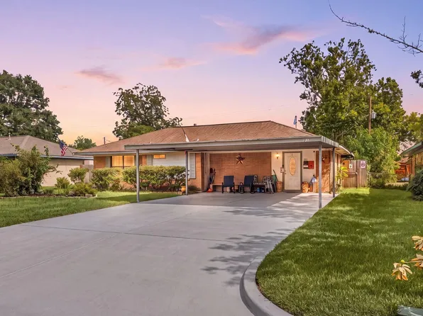 207 Chandler Dr, Baytown, TX 77521