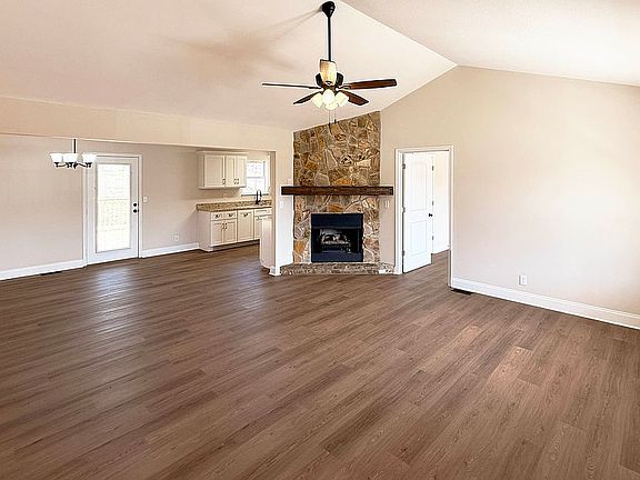 4th image of 445 Pin Hook Rd