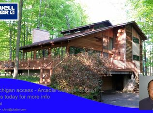 17729 N Ridgewood Dr, Arcadia, MI 49613