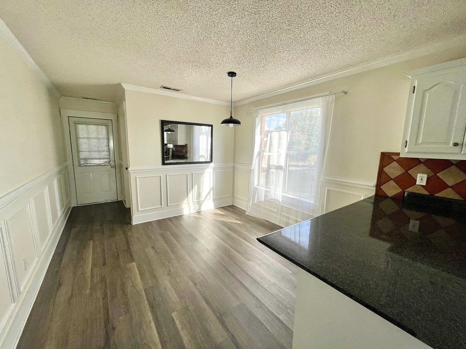 2 bed, 1223 sqft, $1,400 — Photo 4