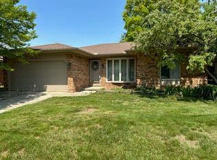 1641 Crimson Dr, Troy, MI