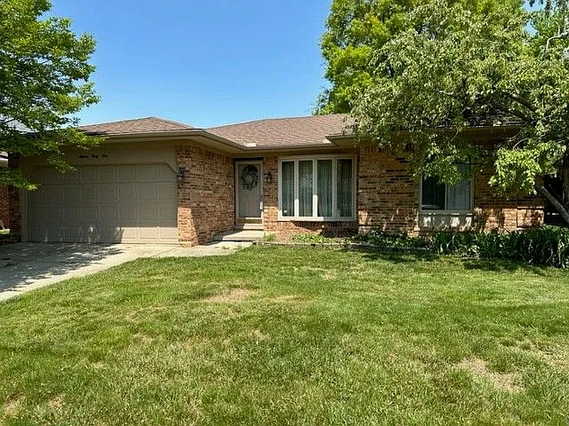 1641 Crimson Dr photo 1