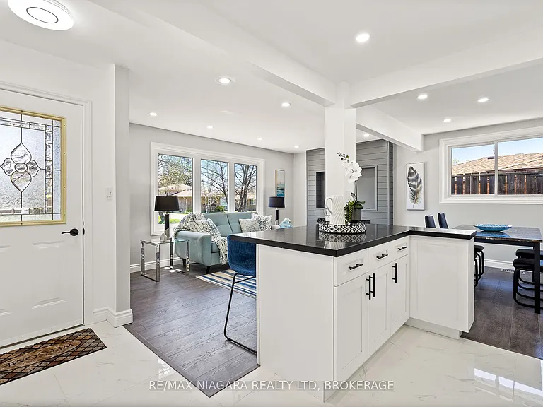 8235 Paddock Trail Dr #UPPER — Photo 10