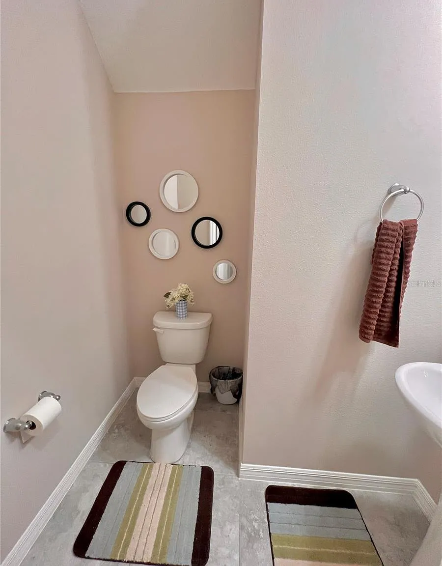 4 bed, 2566 sqft, $2,950 — Photo 4