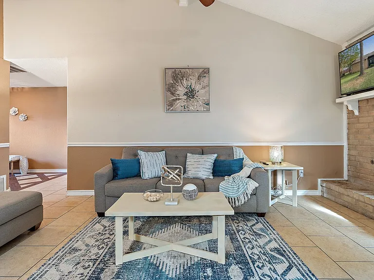 2403 N Carrier Pkwy — Photo 9