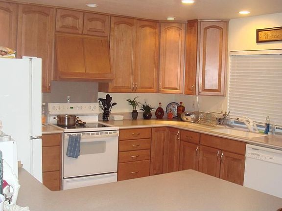 4th image of 7010 Heaton Moor Dr