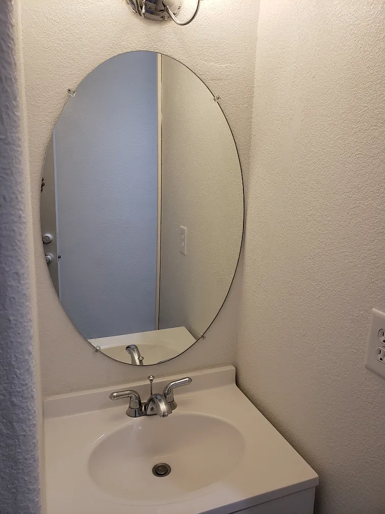 1 bed, 3542 sqft, $1,300 — Photo 2