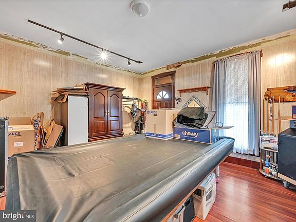 4th image of 242 Duke St