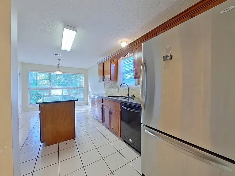 24 Neptune Dr — Photo 10