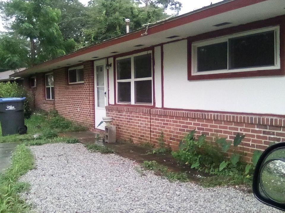 2nd image of 2268 Essex Dr