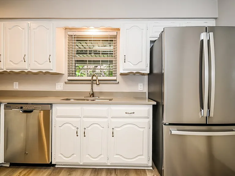 708 Village Green Dr — Photo 9