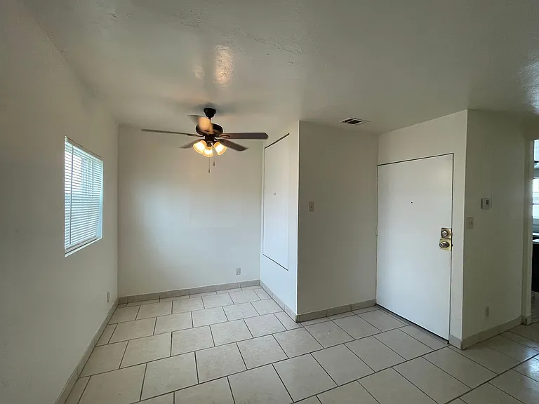 1009 - 1011 Western Ave. — Photo 15