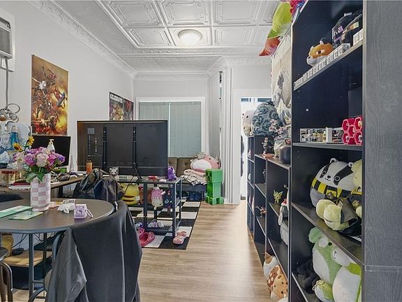 4th image of 42 Transit St