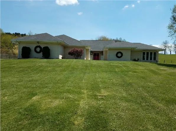 150 Peak St, North Tazewell, VA 24630