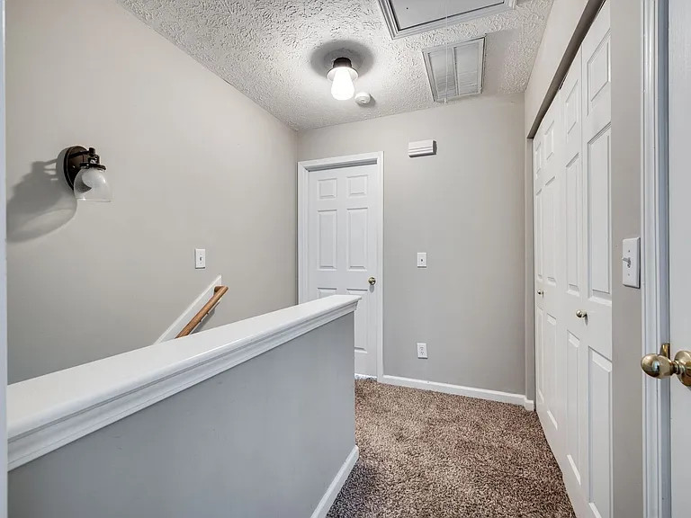 209 Shadow Glen Dr — Photo 29