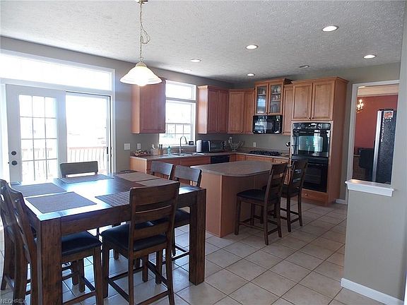5th image of 3793 Woodglen Ave