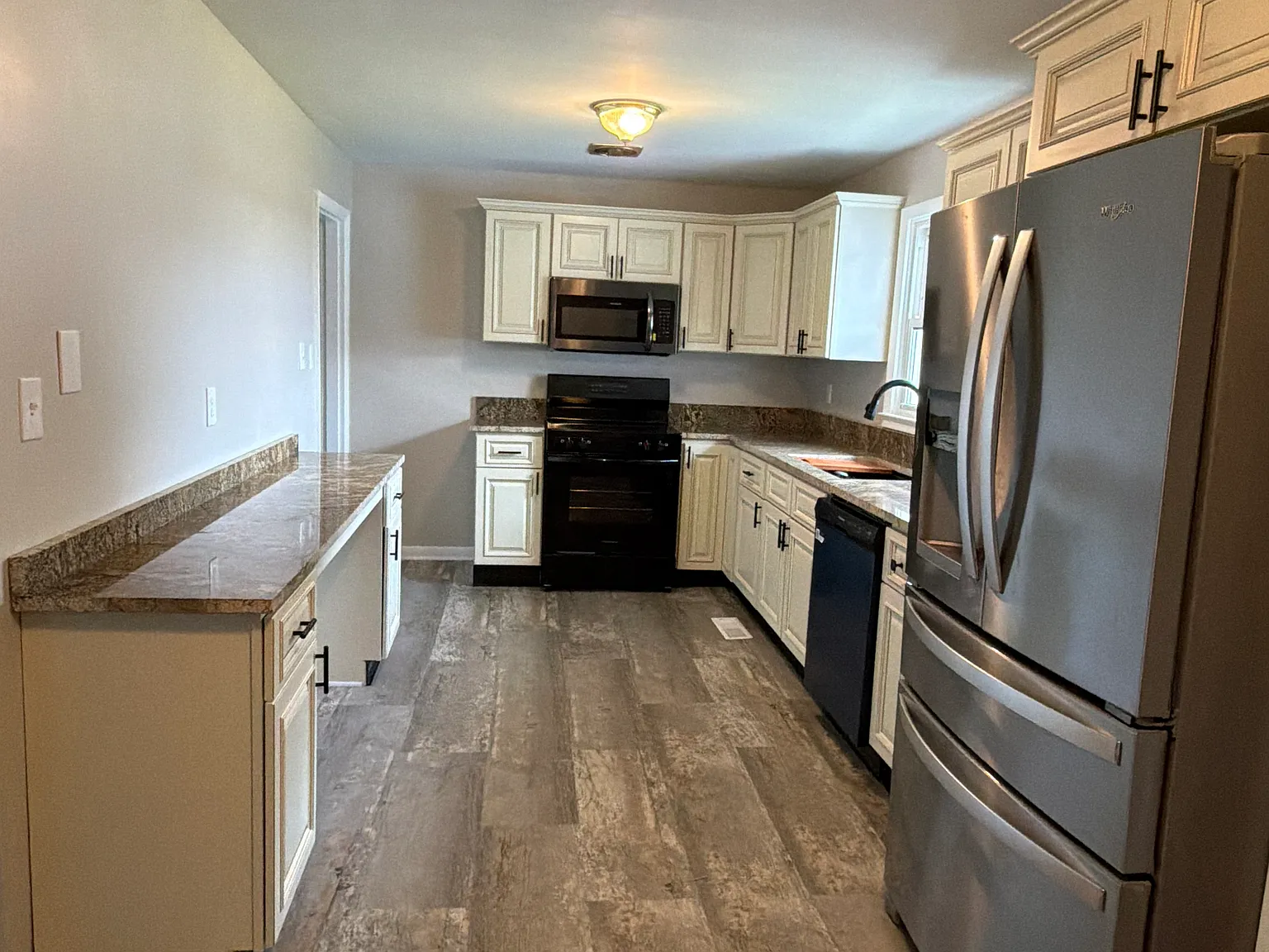 4 bed, 2020 sqft, $1,800 — Photo 2