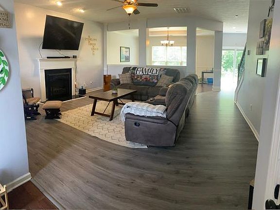 3rd image of 8 Cambridge Ct
