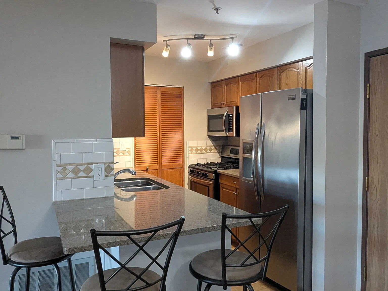 2 bed, 1100 sqft, $2,300 — Photo 4