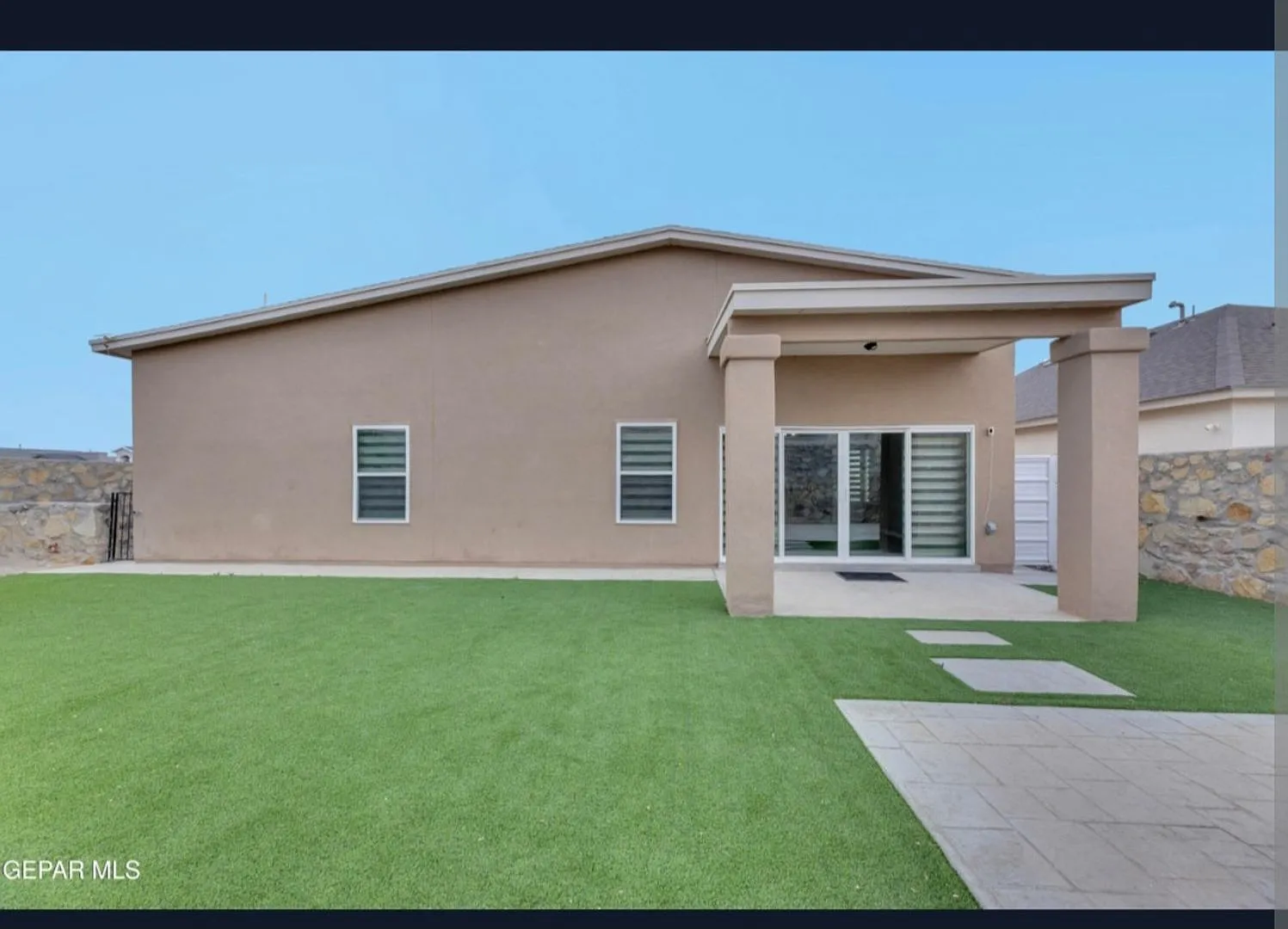 Stunning 5 Bedroom 3 Bathroom Home In Horizon Center Neighborhood — Photo 4