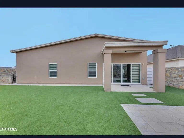 13729 Lago Vista Ave — Photo 4