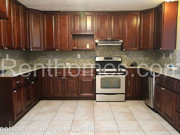 3rd image of 10834 Eberly Ct