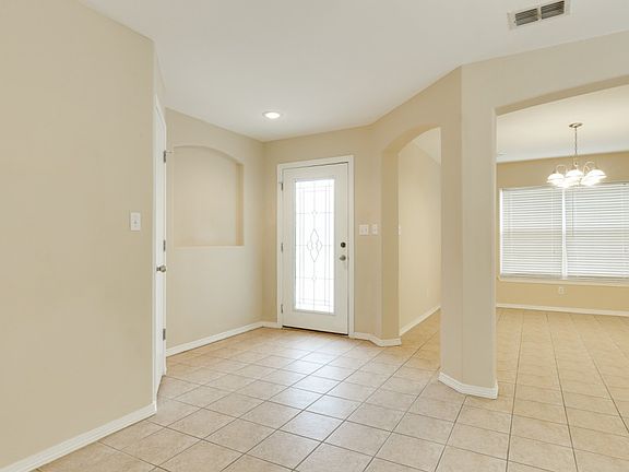 2nd image of 2735 Leslie St