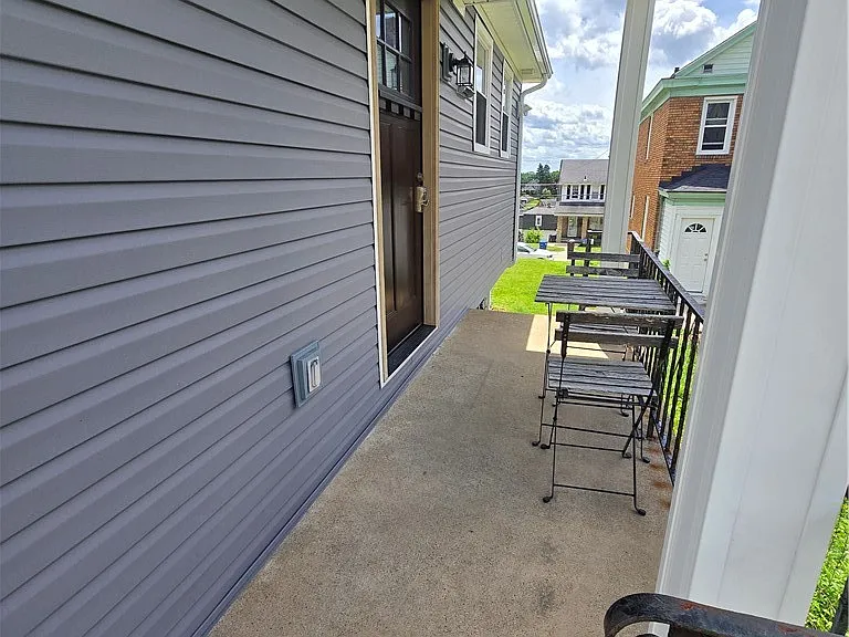 3025 Hazelhurst Ave — Photo 2
