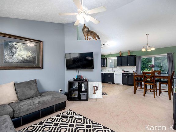4th image of 882 Green Meadows Dr