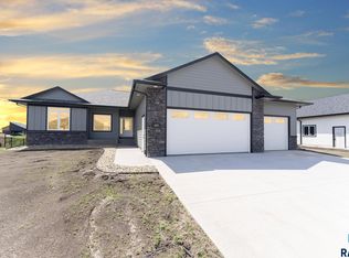 427 Dale Ave, Harrisburg, SD 57032