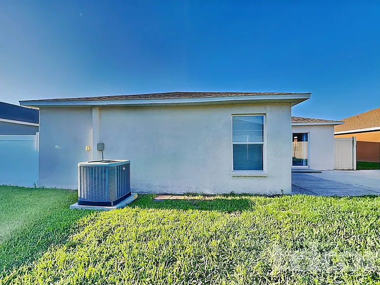 2483 Brownwood Dr — Photo 15