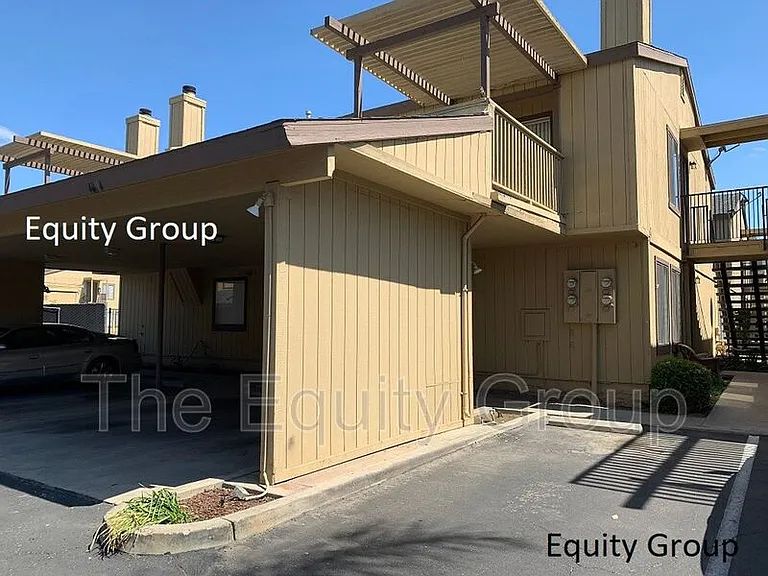 4008 W Meadow Ave — Photo 1