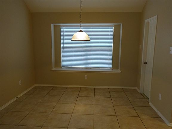 5th image of 525 Drift St