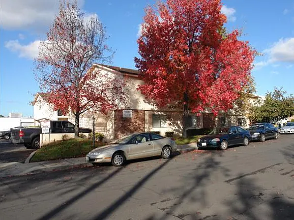 4850 Williamsburg Ln #11 — Photo 2