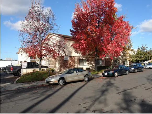 Building Photo - 4850 Williamsburg Ln #11