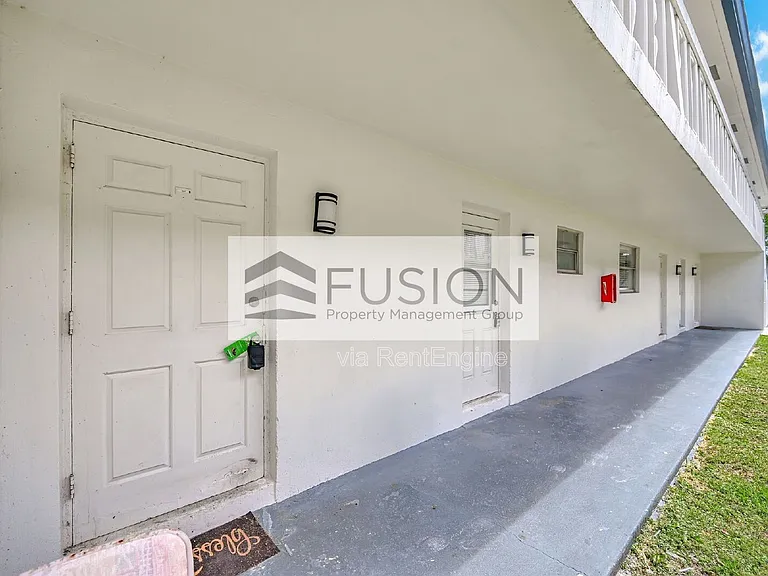 861 SW 74th Ter #102D — Photo 2