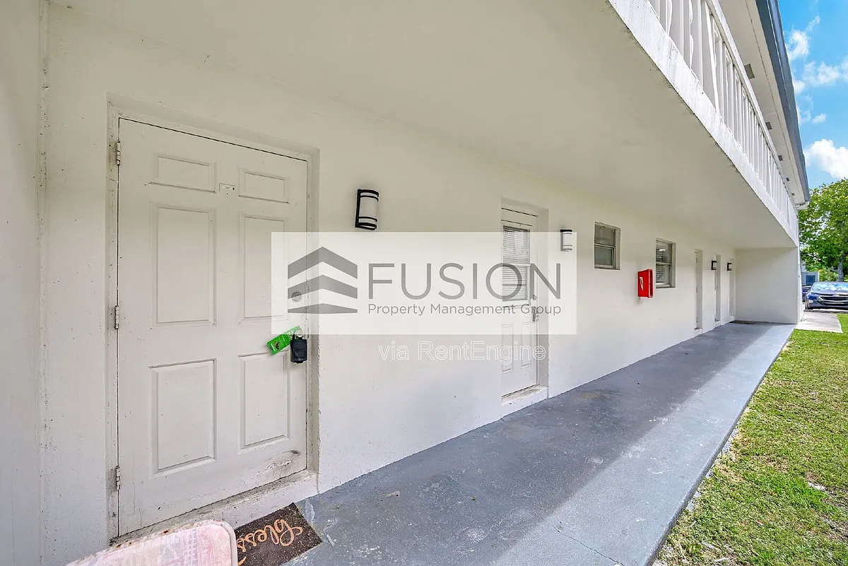 Building Photo - 861 SW 74th Ter #102D